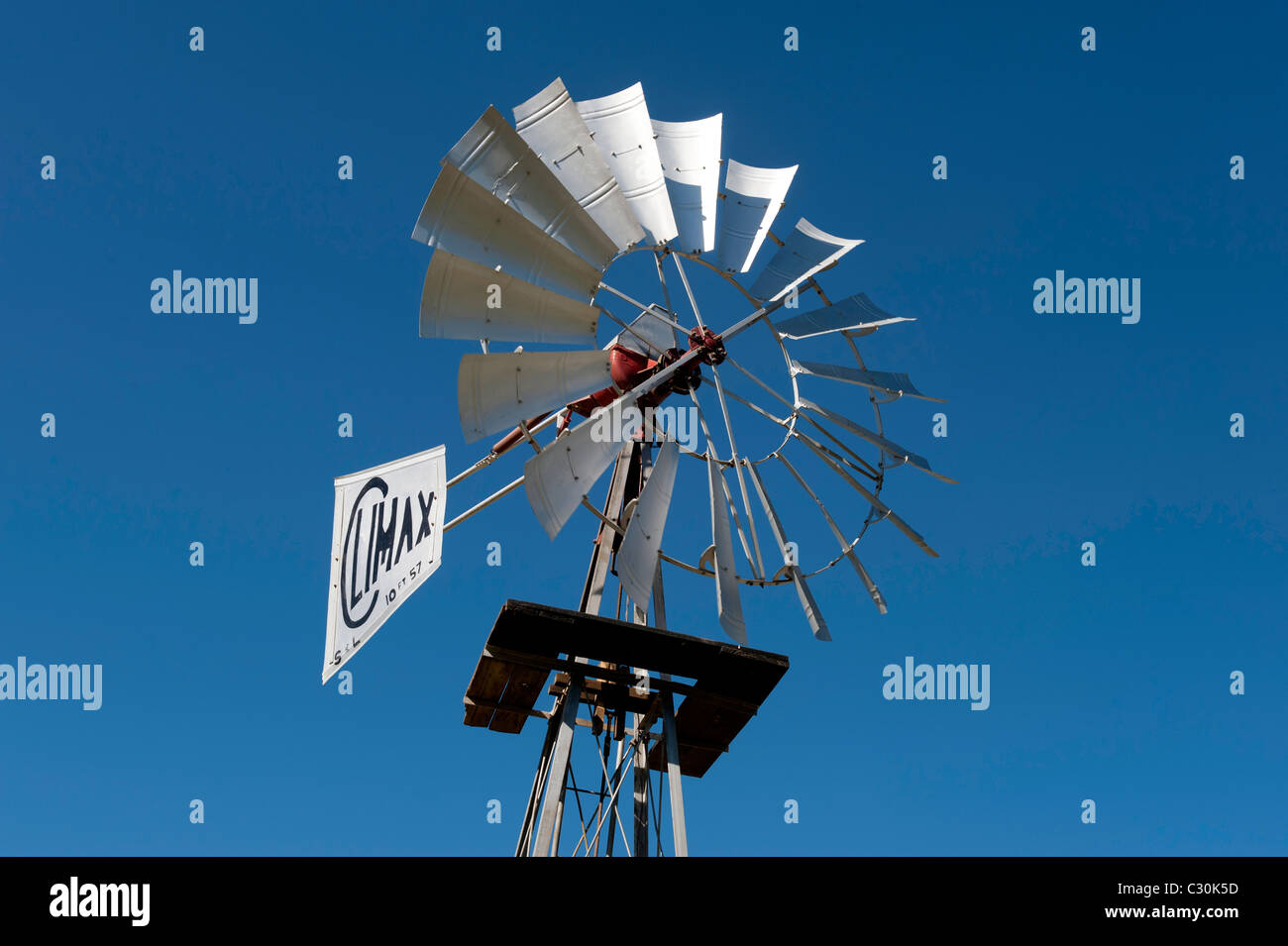 "Höhepunkt" Wind Pumpe in der kleinen Karoo, Western Cape, Südafrika Stockfoto