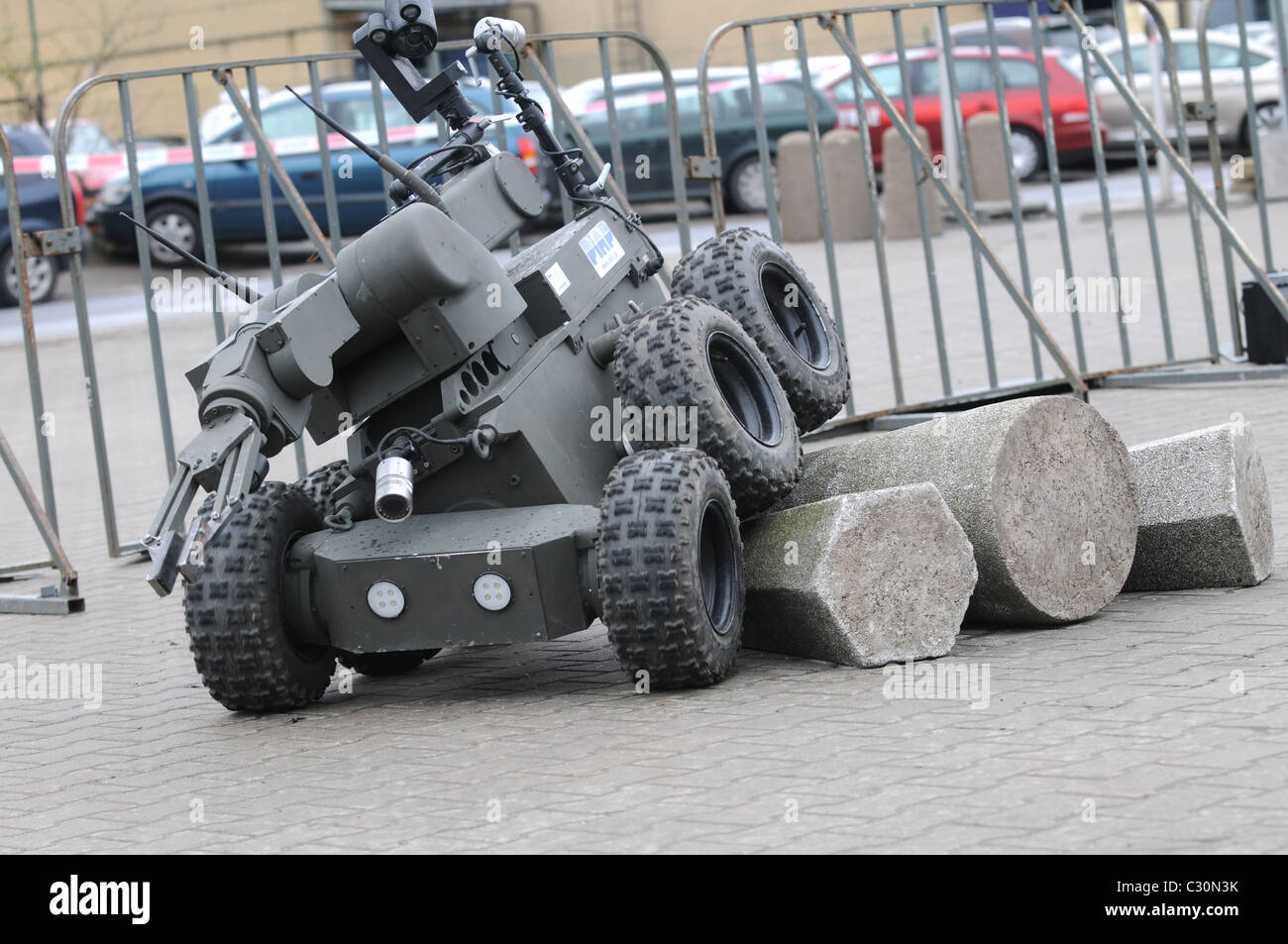 PIAP Unternehmens IBIS - ferngesteuert pyrotechnische und Bekämpfung Roboter auf der EUROPOLTECH 2011 internationale Messe Stockfoto