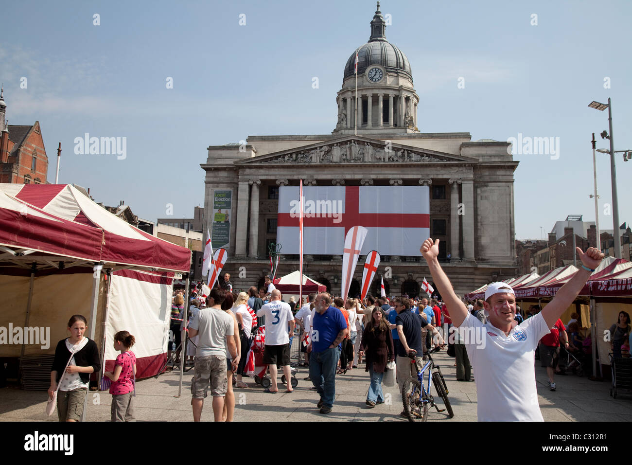 Sankt St Georges Day Feierlichkeiten in von des alten Marktes Rat Haus Nottingham square Nottingham England UK Stockfoto