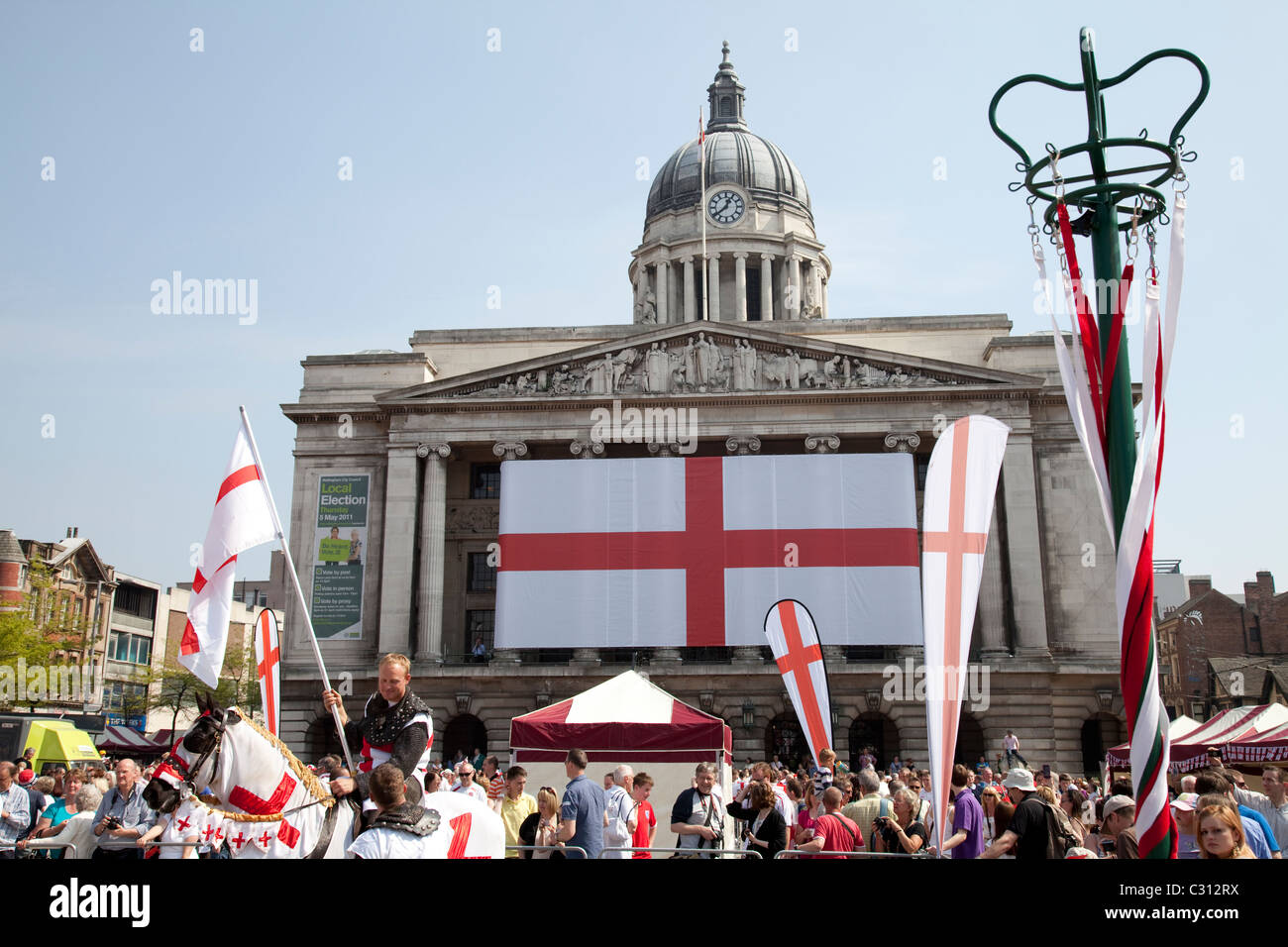 Sankt St Georges Day Feierlichkeiten in von des alten Marktes Rat Haus Nottingham square Nottingham England UK Stockfoto