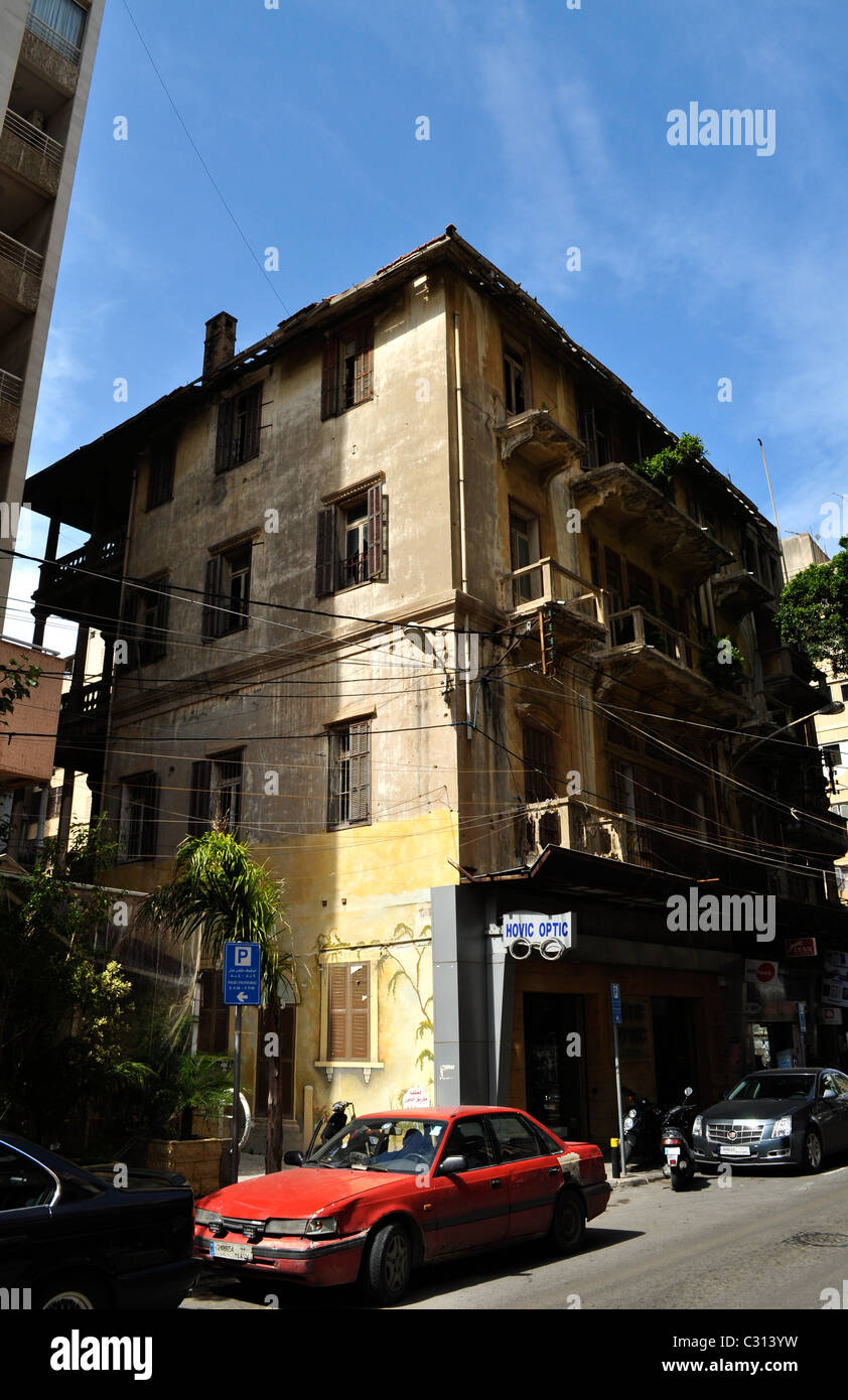 Alt und neu, Libanon Beirut; Wiederherstellung oder Erhaltung, Zerstörung und Wiederaufbau, zuletzt der alten Beirut in Ras Beirut. Stockfoto