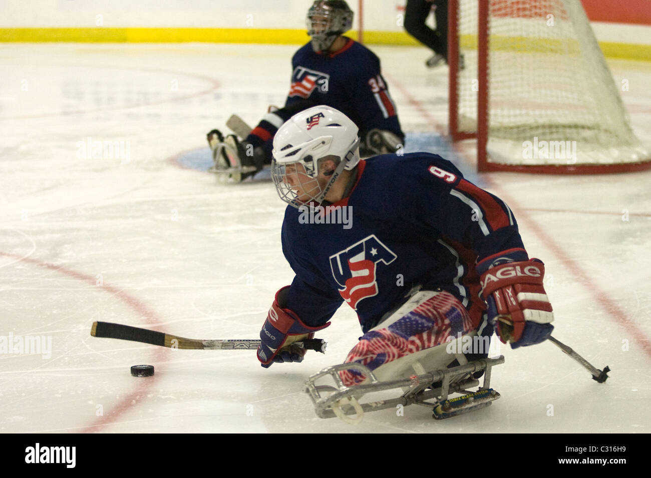 Erstes Halbfinale der 2011 World Sledge Hockey Challenge zwischen USA und Norwegen. Stockfoto