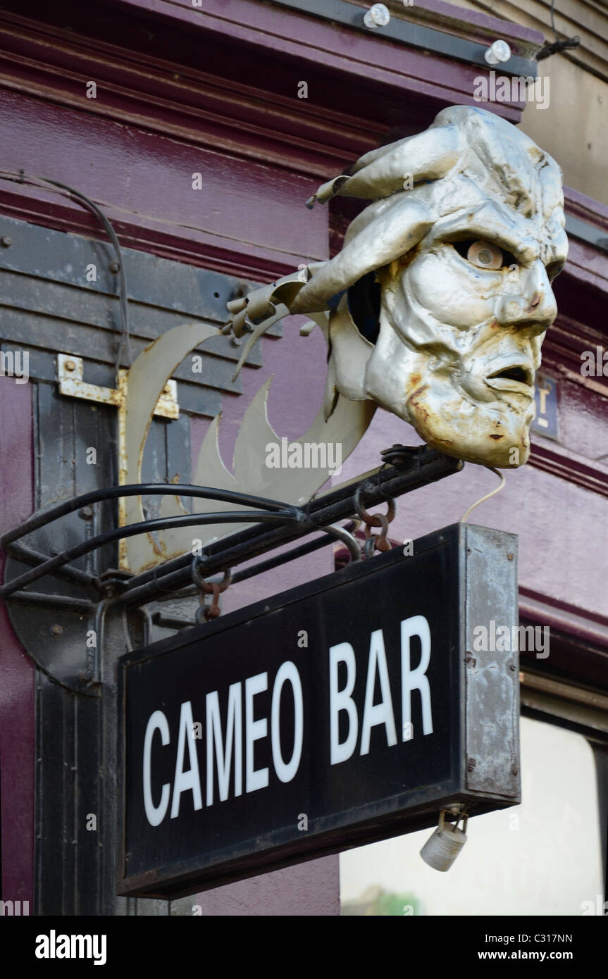 Zeichen außerhalb der Cameo-Bar und Restaurant in Leith, Edinburgh. Stockfoto
