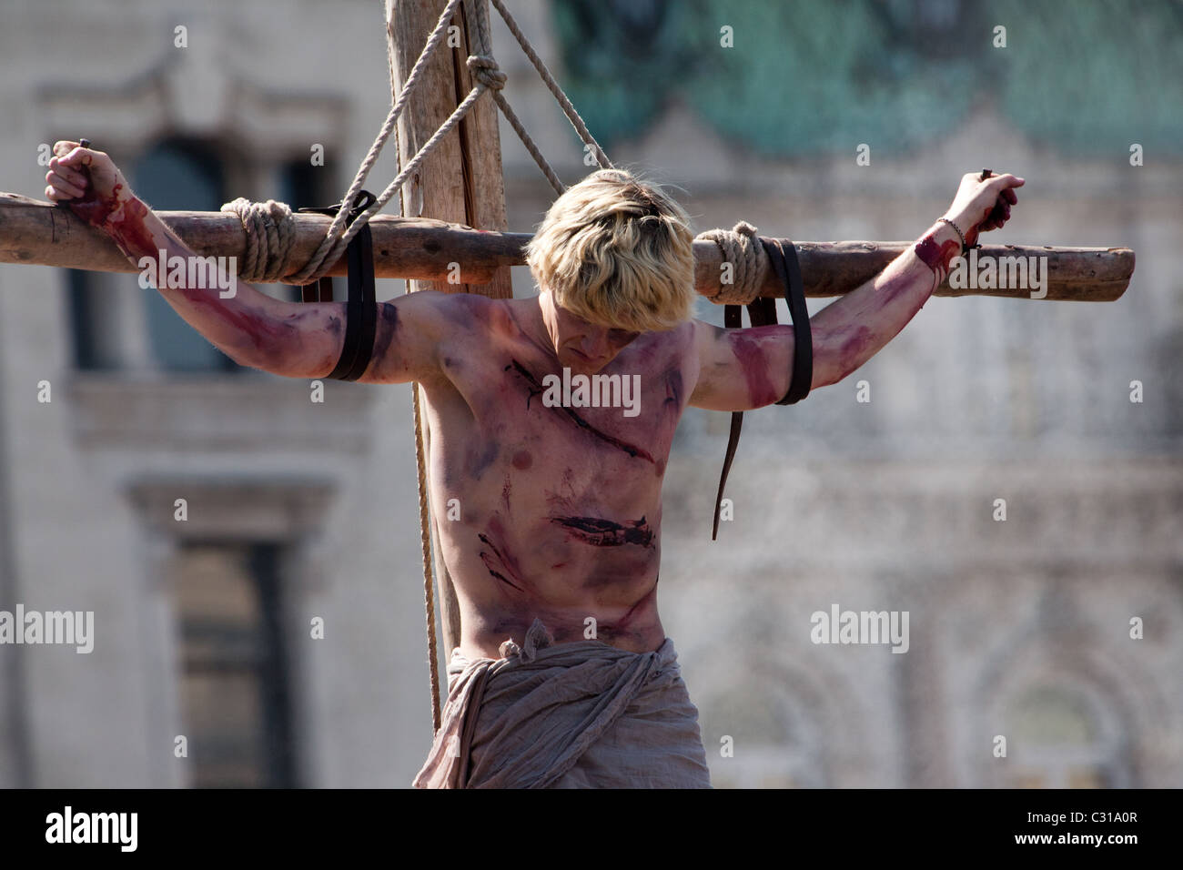 Dieb am Kreuz durch die Wintershall-Theatergruppe in Trafalgar Square Karfreitag Ostern Passion Play durchgeführt Stockfoto