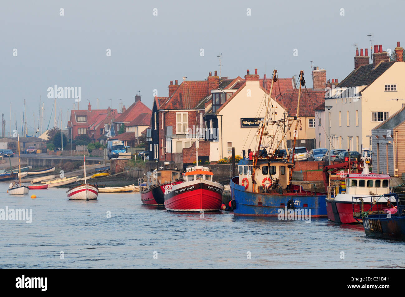 Boote vertäut am Kai, Wells nächsten The Sea, Norfolk, England, UK Stockfoto