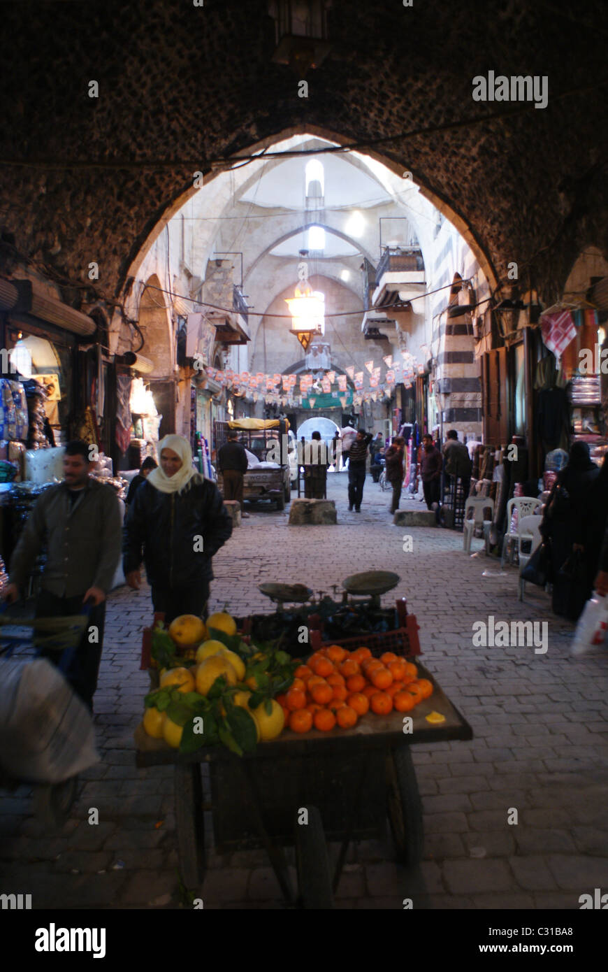 Zitrus Barrow im Souq Al-Madina, Aleppo, Syrien Stockfoto