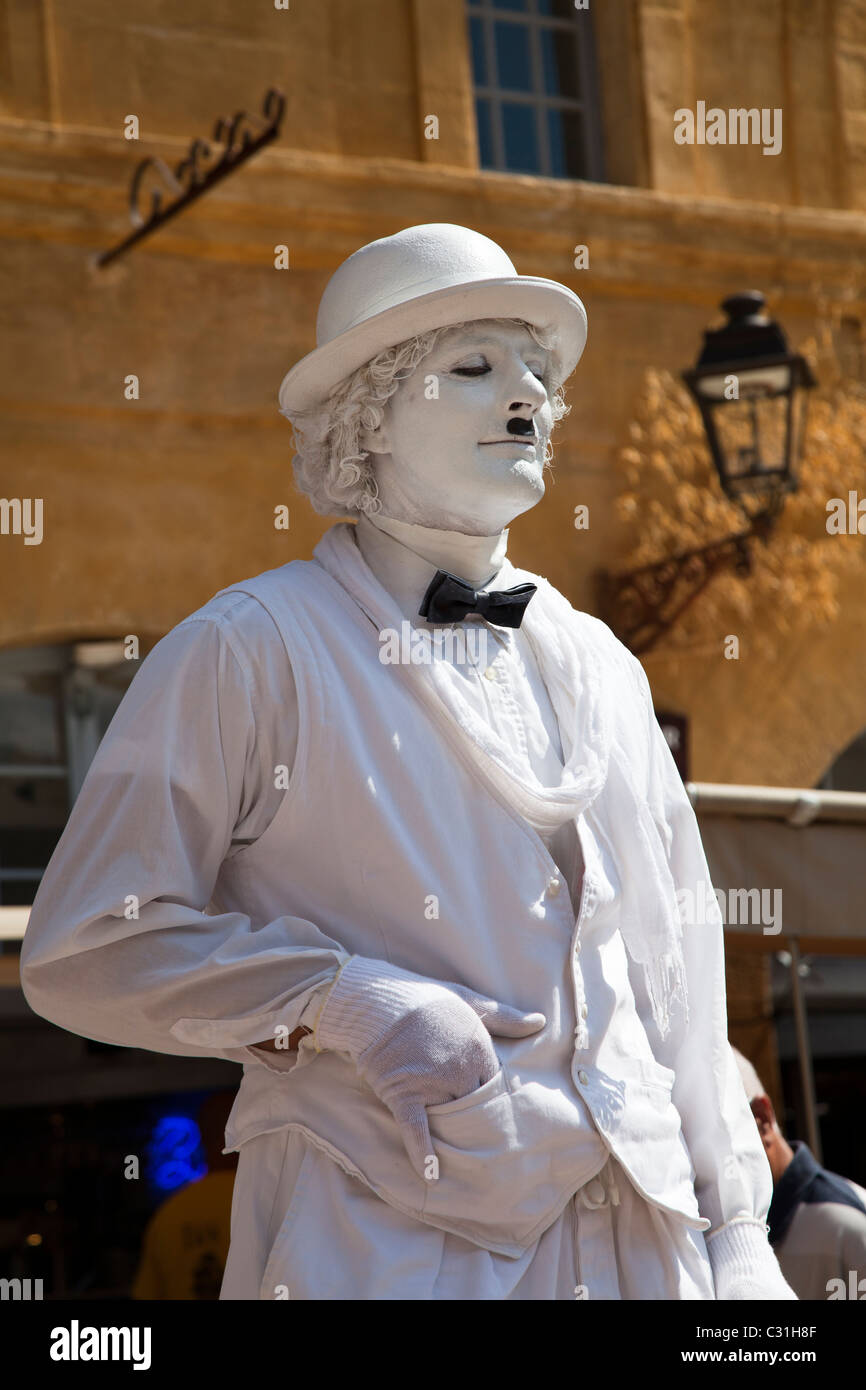 Chaplin weißen lebende Statue in Stadt Sarlat-la-Caneda Dordogne Frankreich Stockfoto