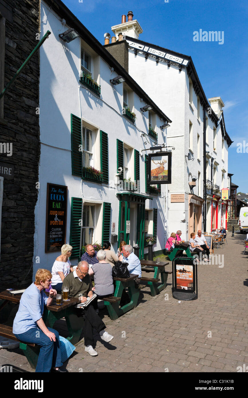 Pub im Dorf Zentrum, Bowness, Lake Windermere, Lake District National Park, Cumbria, UK Stockfoto