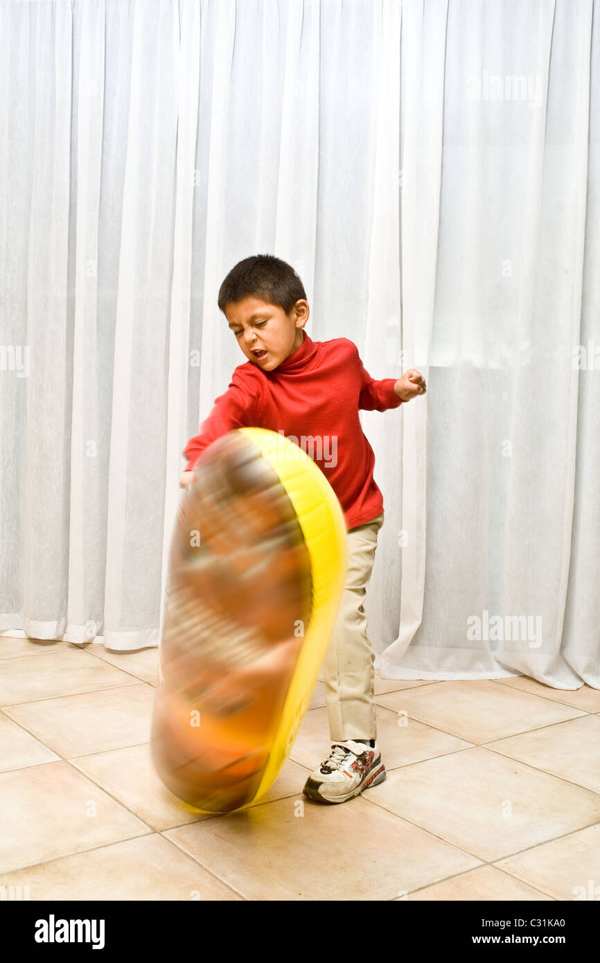 Pre-K 4-5 jährige Jahre Alter Hispanic junge gesunde Lernaktivität Wut freizugeben. Vereinigte Staaten-Herr © Myrleen Pearson Stockfoto