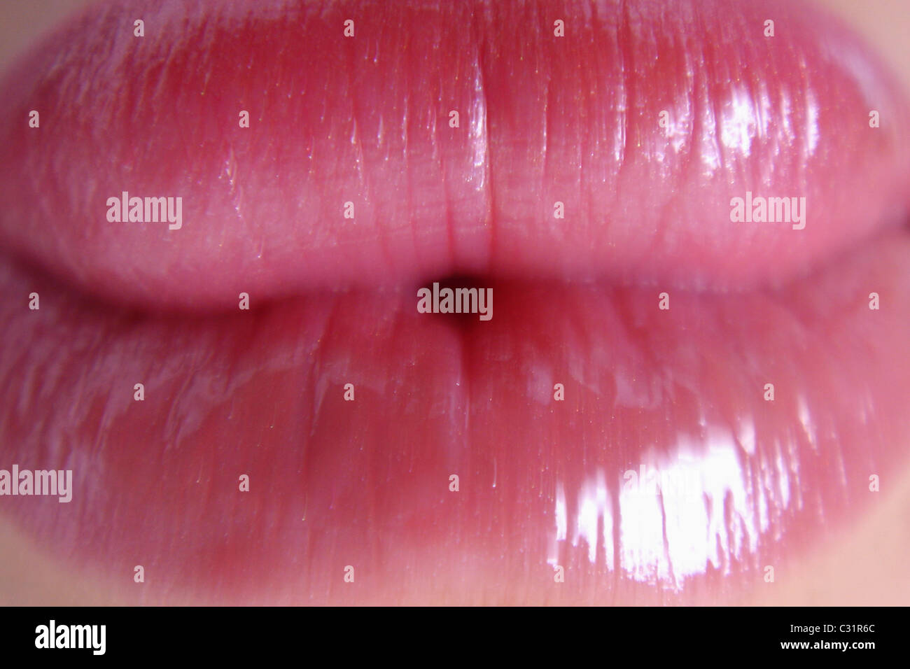 Nahaufnahme Von Pralle Rosa Lippen Krauseln Stockfotografie Alamy