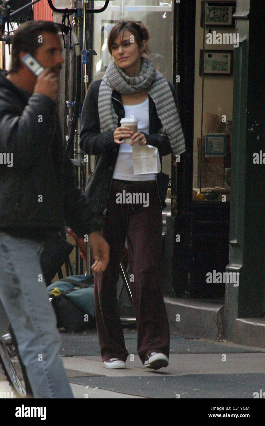 Keira Knightley am Set von "Letzte Nacht" Dreharbeiten in Manhattan SoHo New York City, USA - 20.10.08 Anthony Dixon Stockfoto