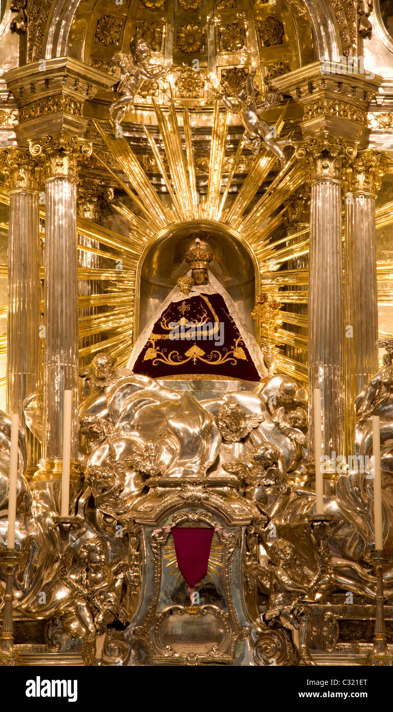 Basilika Mariazell - Interieur des Heiligen Schrein aus Österreich - Altar und Heilige Marienstatue Stockfoto