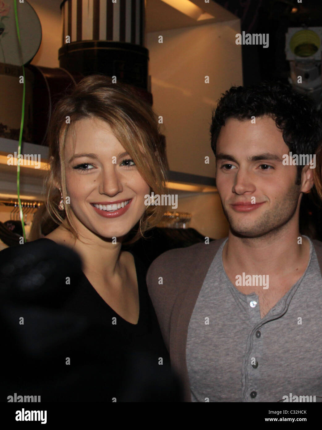 Blake Lively und Penn Badgley Eröffnungsparty für Juicy Couture 5th Avenue Flagship store - innen New York City, USA - 06.11.08 Stockfoto