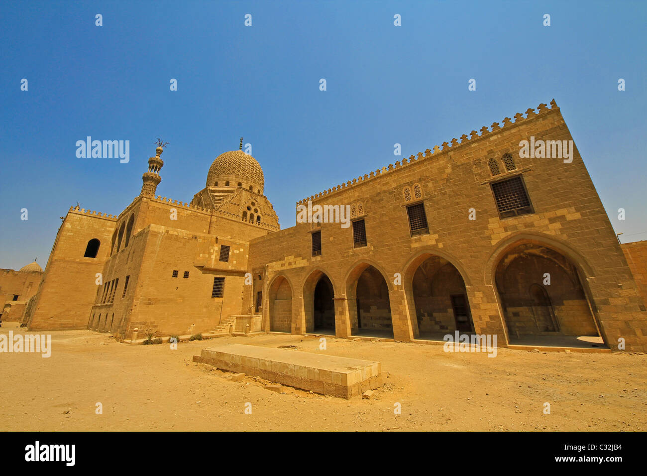 Moschee von Amir Qurqumas, Mamluk Periode, großen Friedhof, nördlichen Friedhof, Qarafa al Kubra, Kairo, Ägypten Stockfoto
