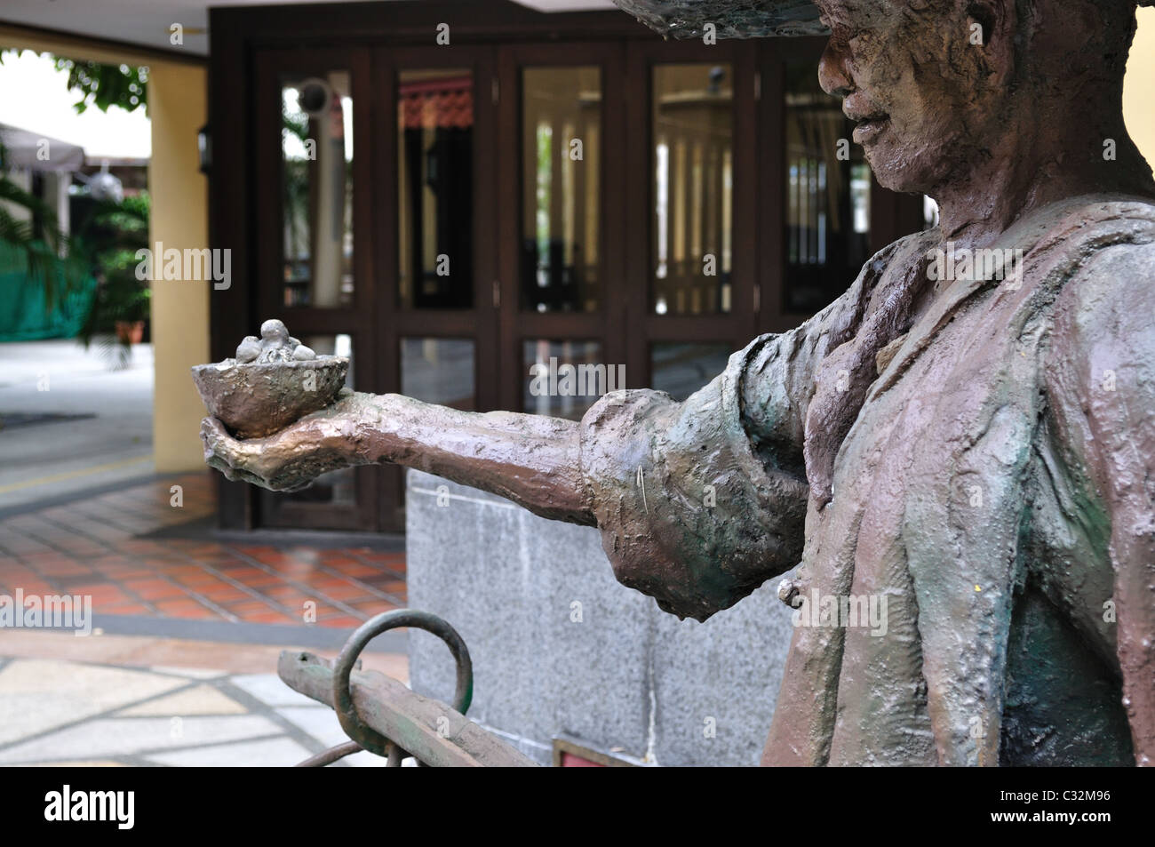 Street Hawker Bronze Statue, Riverside Walk, Singapur Stockfoto