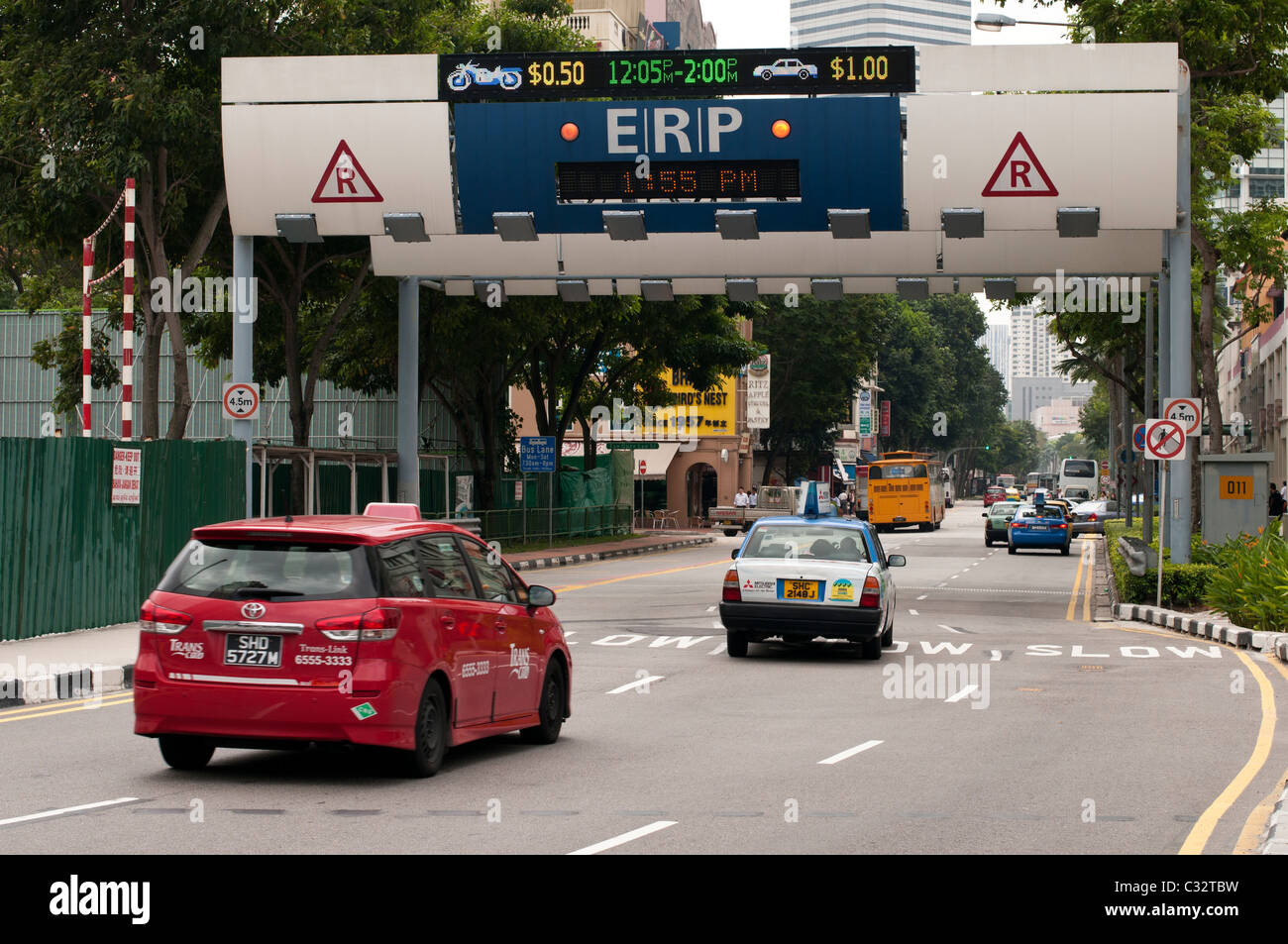 ERP-Verkehr Kontrolle Gantry auf North Bridge Rd, Bugis Junction, Singapur Stockfoto