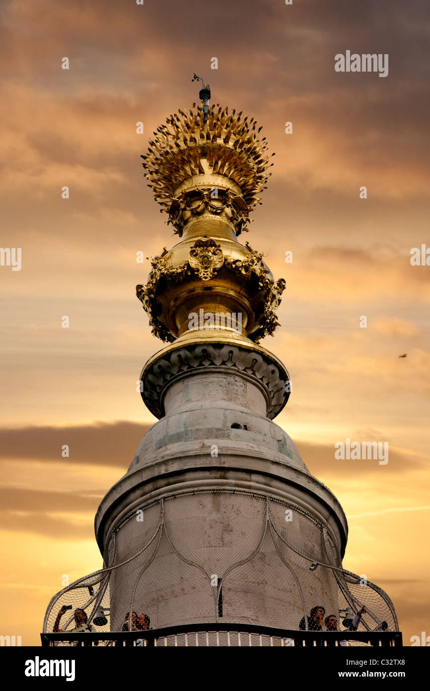 Oben auf dem Denkmal, London, UK, gedreht in der Abenddämmerung. Stockfoto