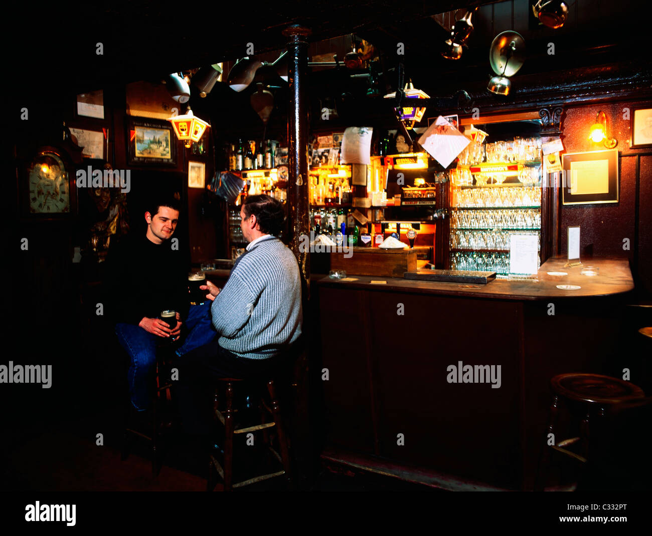 Dublin, Co. Dublin, Irland, Brazen Head Pub, Modell veröffentlicht Stockfoto