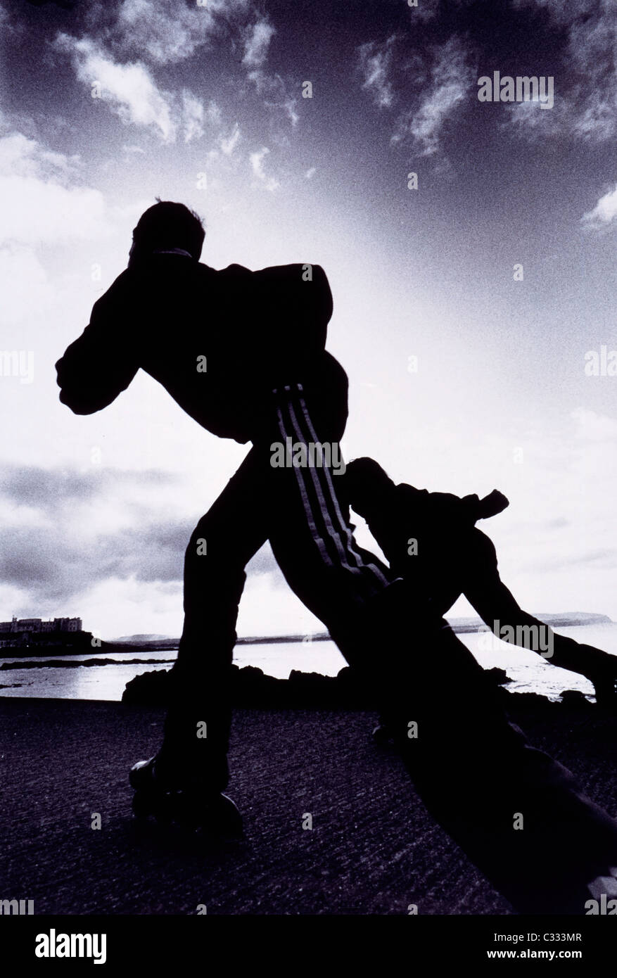 Zwei Personen Inline-Skating Stockfoto