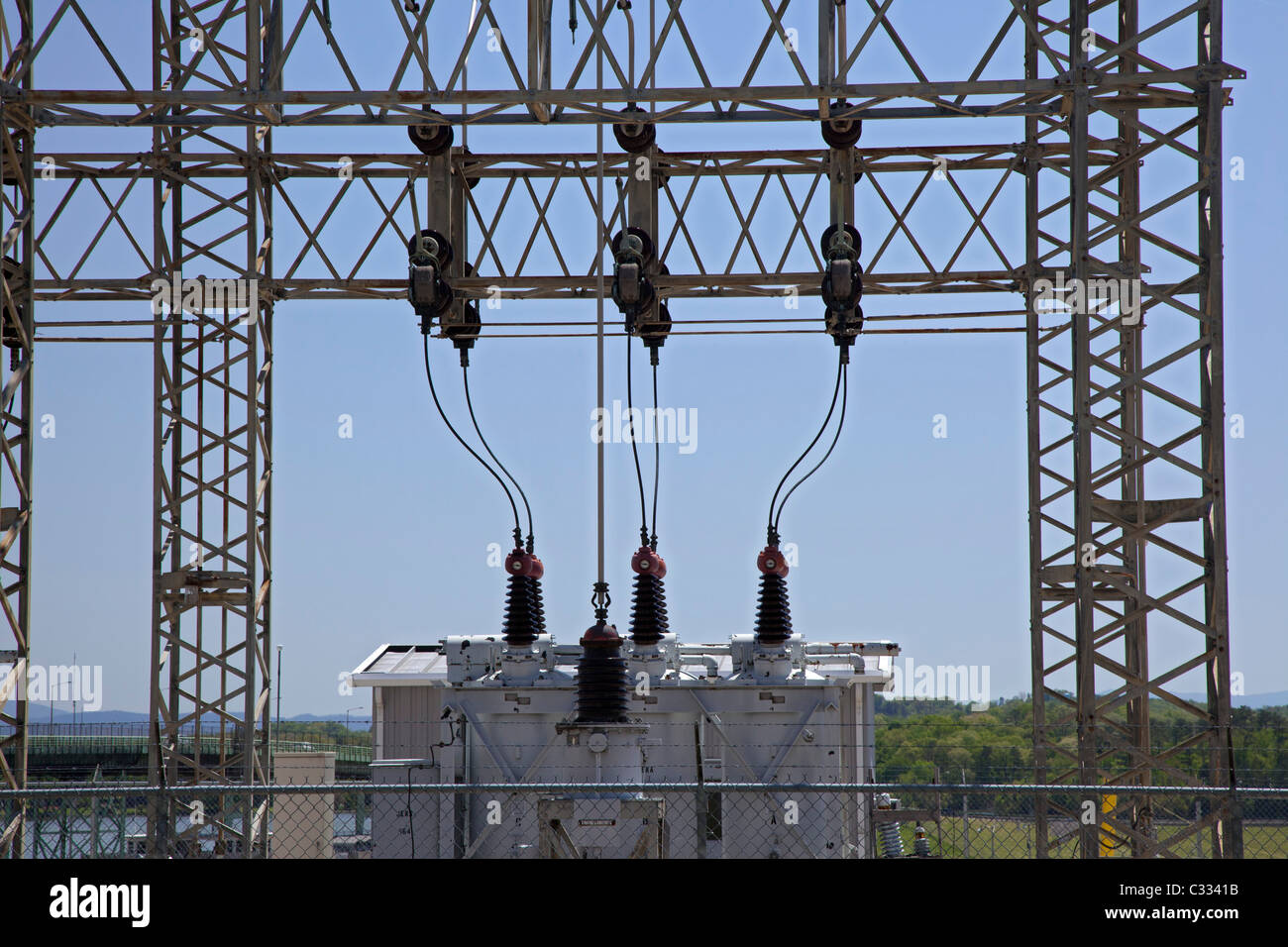 Lenoir City, Tennessee - elektrische Übertragungseinrichtungen am Fort Loudoun Dam, betrieben durch die Tennessee Valley Authority. Stockfoto