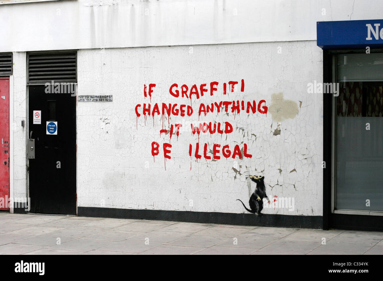 Banksy Graffiti auf einer London Wall, Graffiti-verändert wäre es illegal Stockfoto