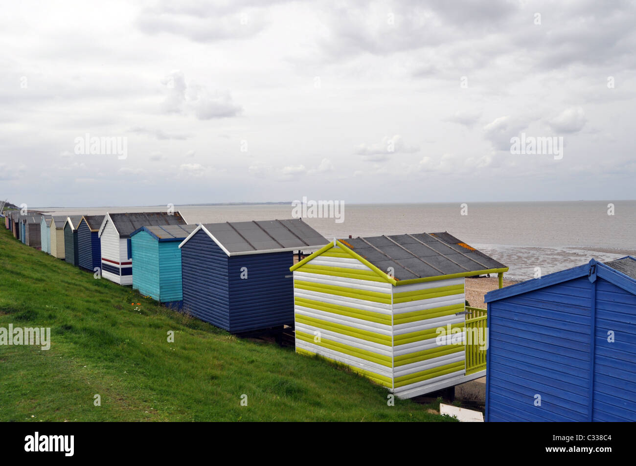 Strandhütten an Tankerton hängen, Whitstable, Kent. Stockfoto
