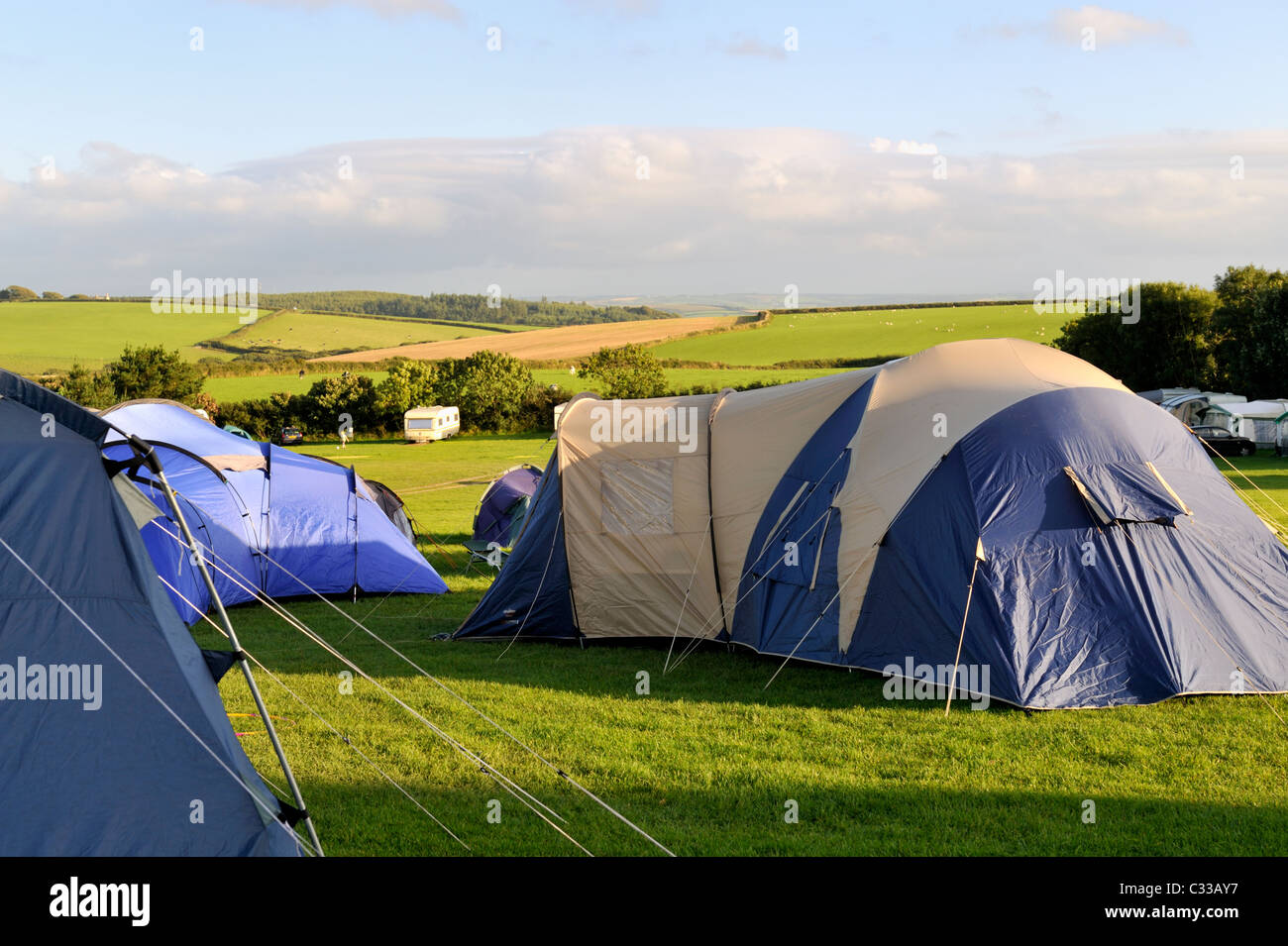 Zelten auf dem Campingplatz in North Cornwall in der Nähe von Bude, England Stockfoto