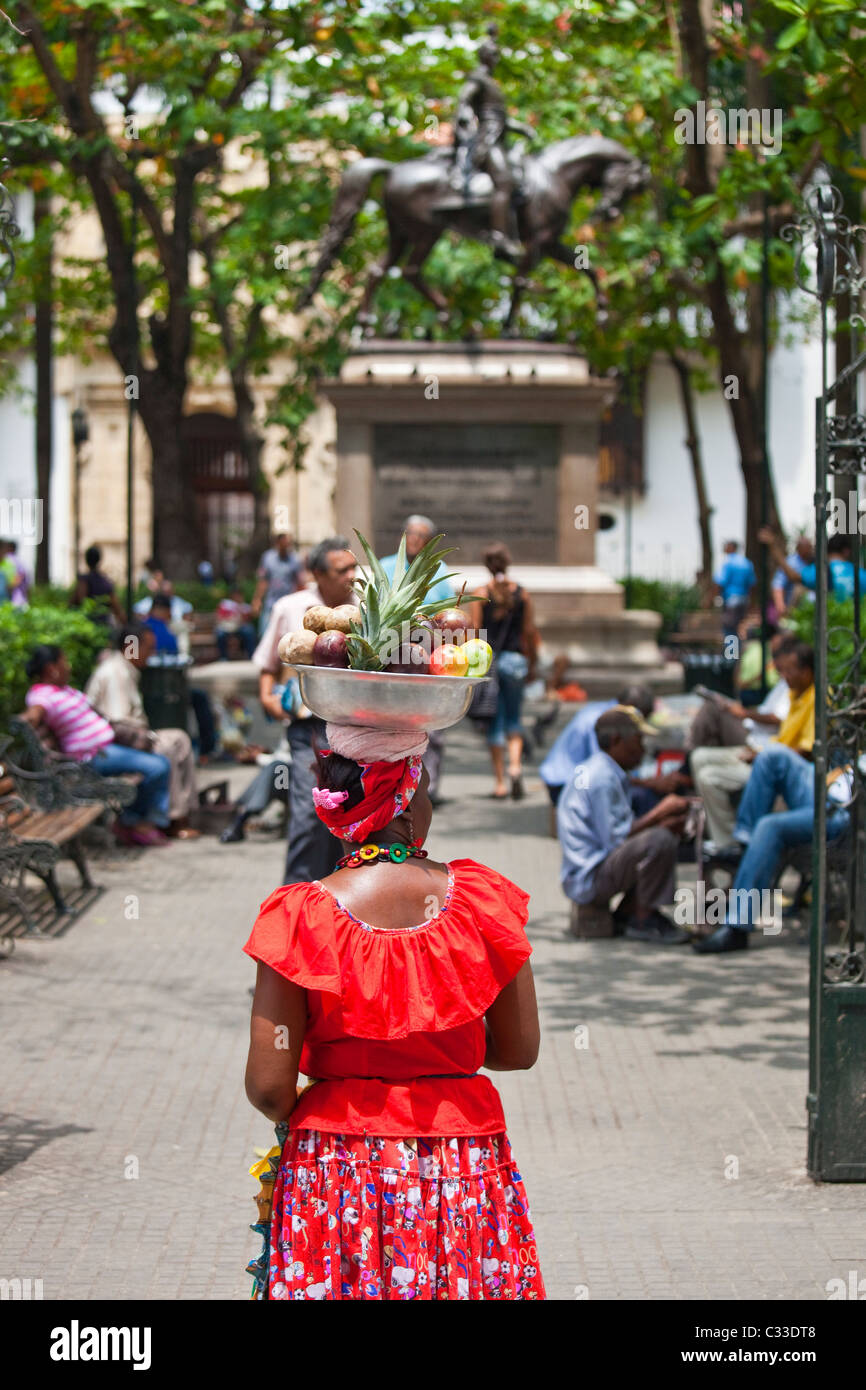 Obst Dame, Statue von Simon Bolivar, Altstadt, Cartagena, Kolumbien Stockfoto