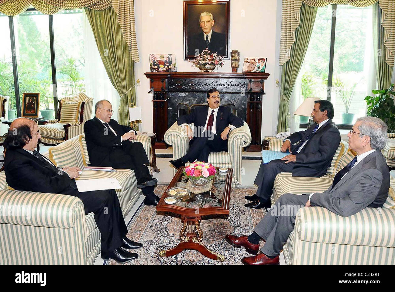 Herr Ministerpräsident, Syed Yousuf Raza Gilani in Treffen mit Salman Bashir, Außenminister und Zafar Mahmood, Stockfoto