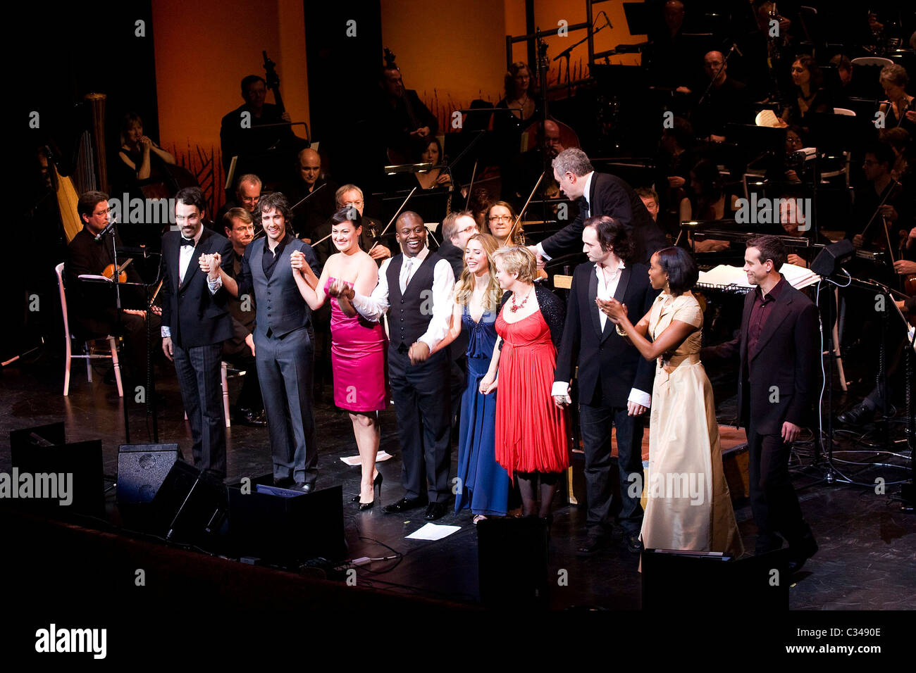 Matt Rawle, Josh Groban, Ashley Brown, Tituss Burgess, Kerry Butler, Maria Friedman, Drew Sarich, Heather Headley und Adam Stockfoto
