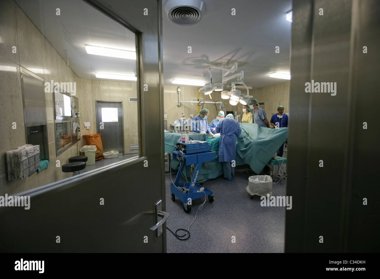 OP im Krankenhaus während chirurgischer Eingriff Stockfoto