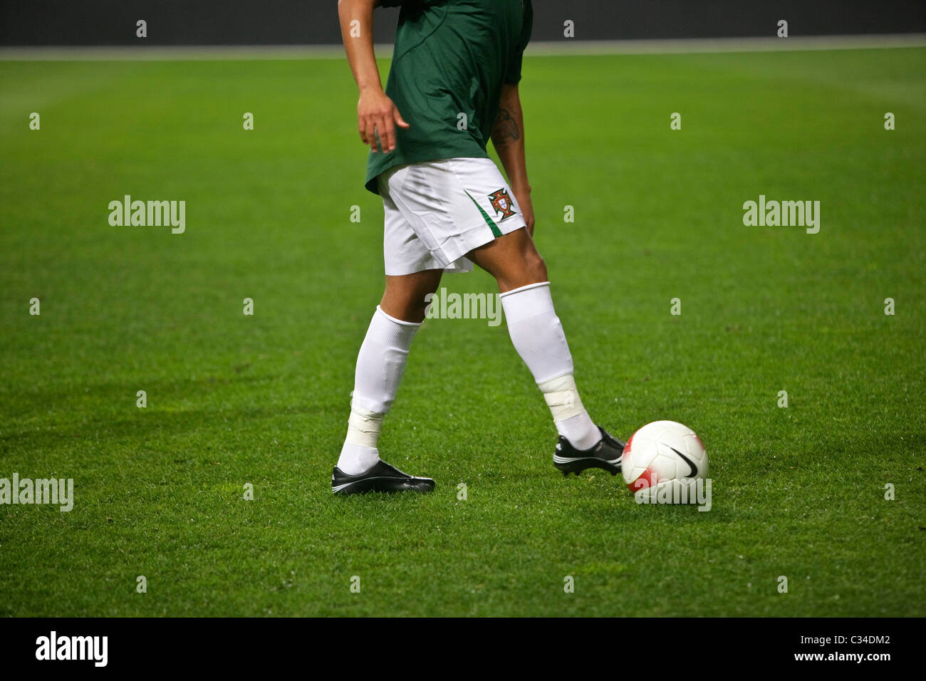 Detail-Aufnahme der Beine eines Fußballspielers der portugiesischen Nationalmannschaft Stockfoto