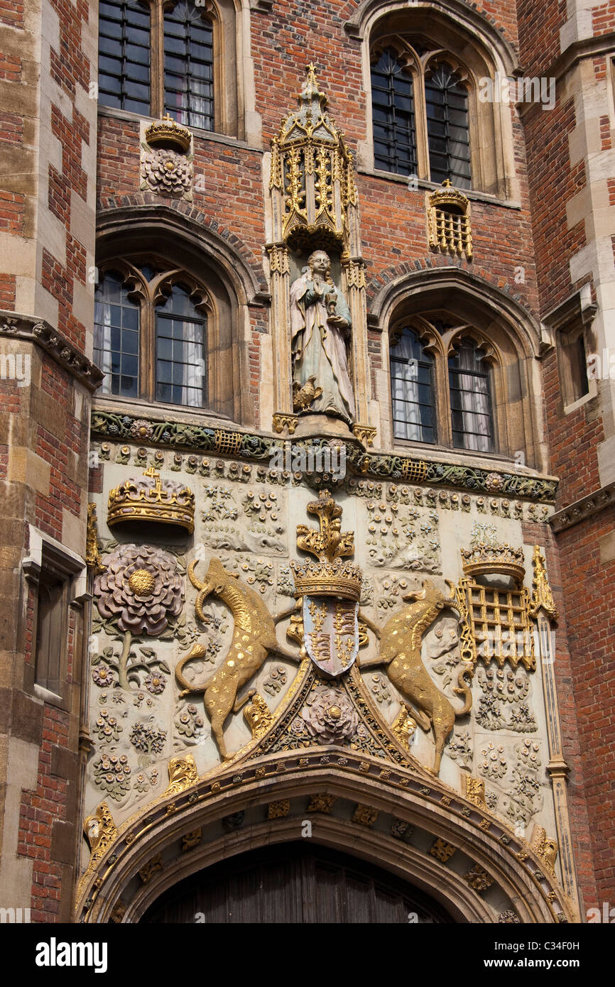 Der vordere Eingang zum St. Johns College in Cambridge, UK, wo eine Mittagessen für die britische Königin Elizabeth gehostet wurde Stockfoto