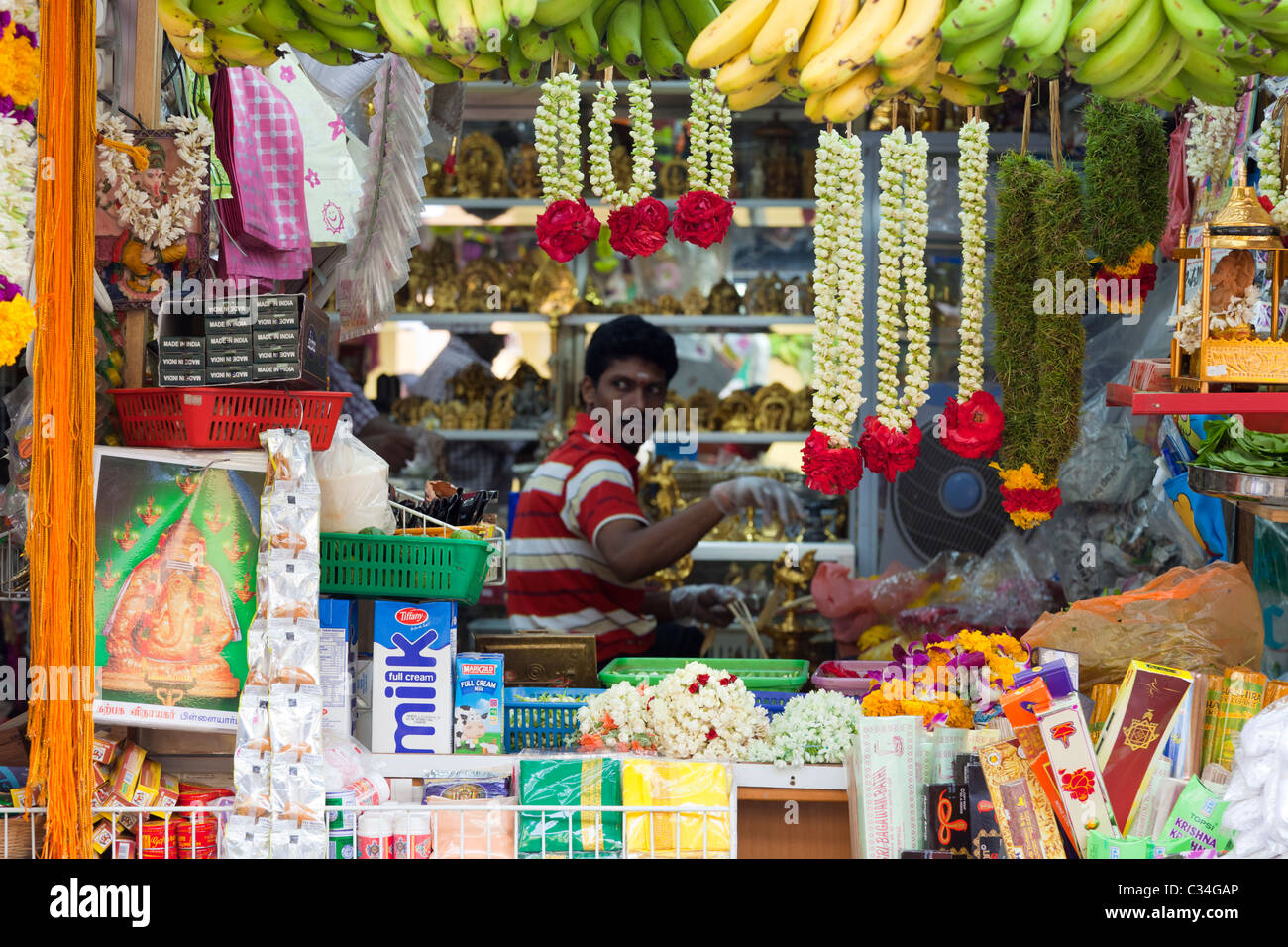 Am Straßenrand Stall zu verkaufen Girlanden in Little India, Singapur Stockfoto