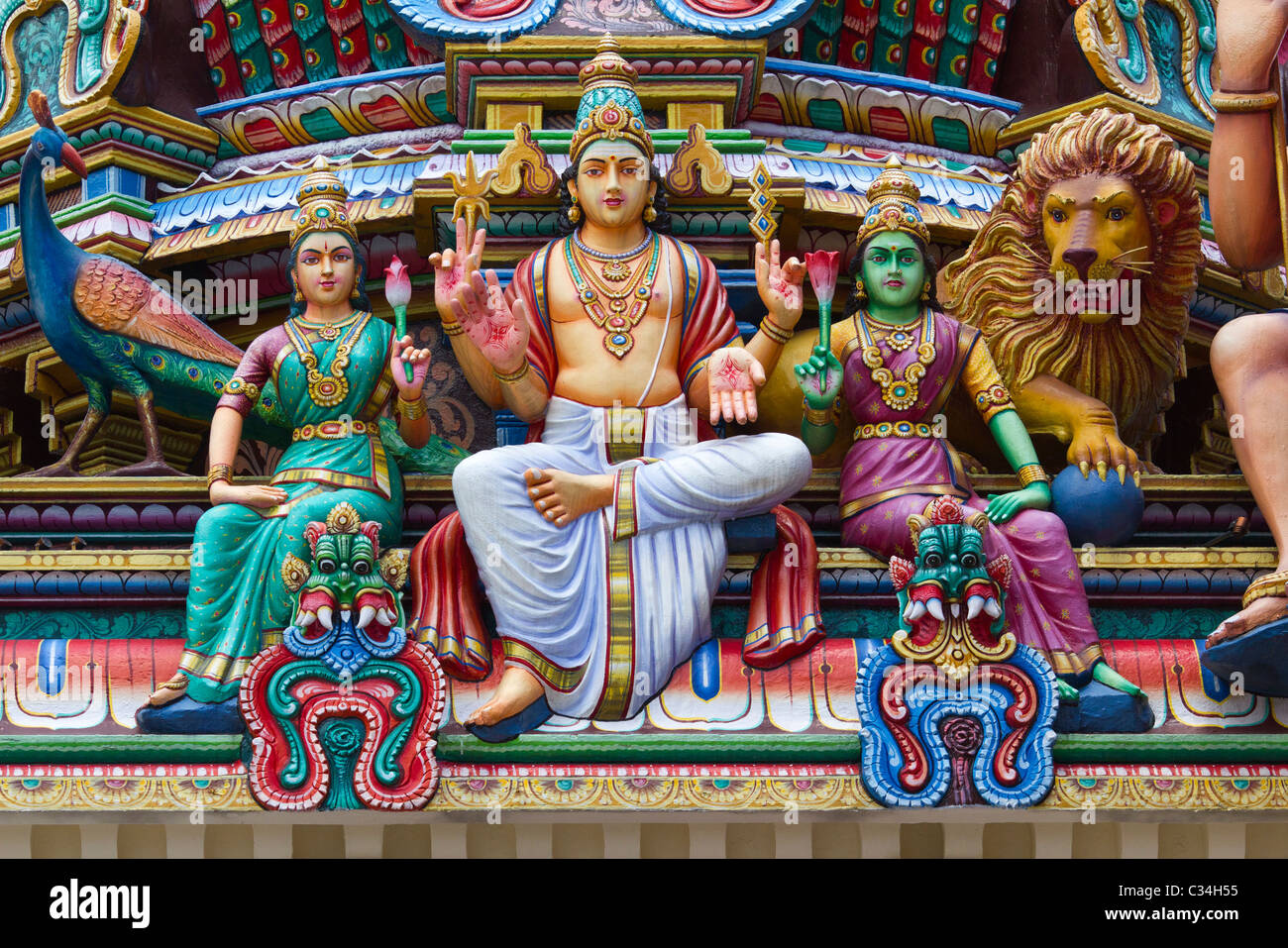 Sri Mariamman Hindu-Tempel in Singapur - Pantheon der bemalten Gottheiten 13 Stockfoto