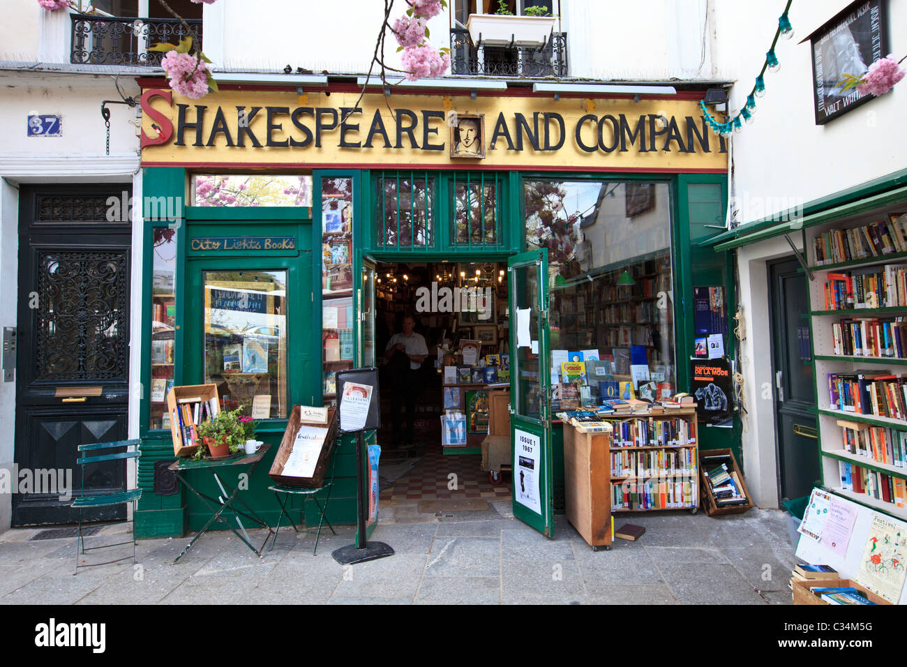 Die Antiquarische Buchhandlung Shakespeare and Company im Quartier Latin, Paris, Frankreich Stockfoto
