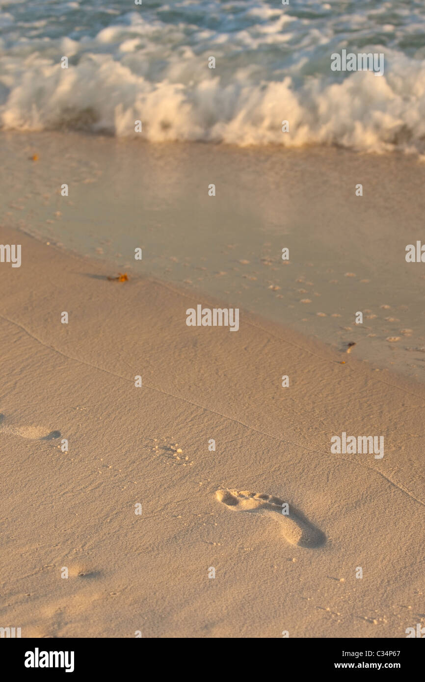 Fußabdruck im Sand am Alys Beach in Florida, USA Stockfoto