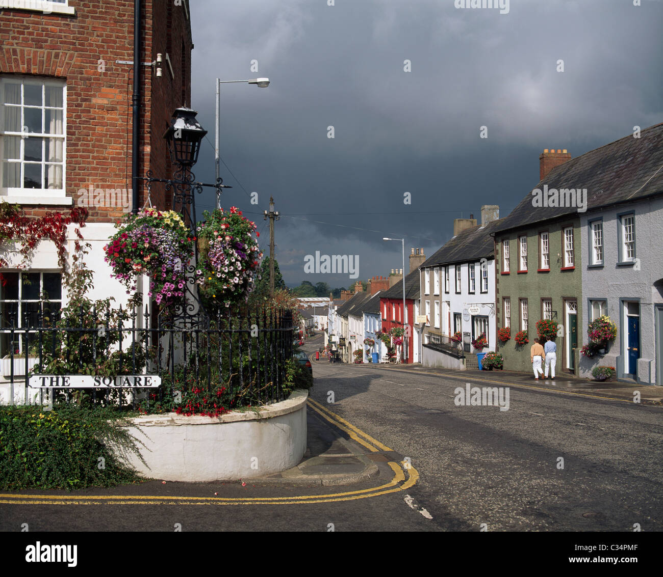 Main Street, Hillsborough Dorf, Co Down, Irland; Straßenbild Stockfoto