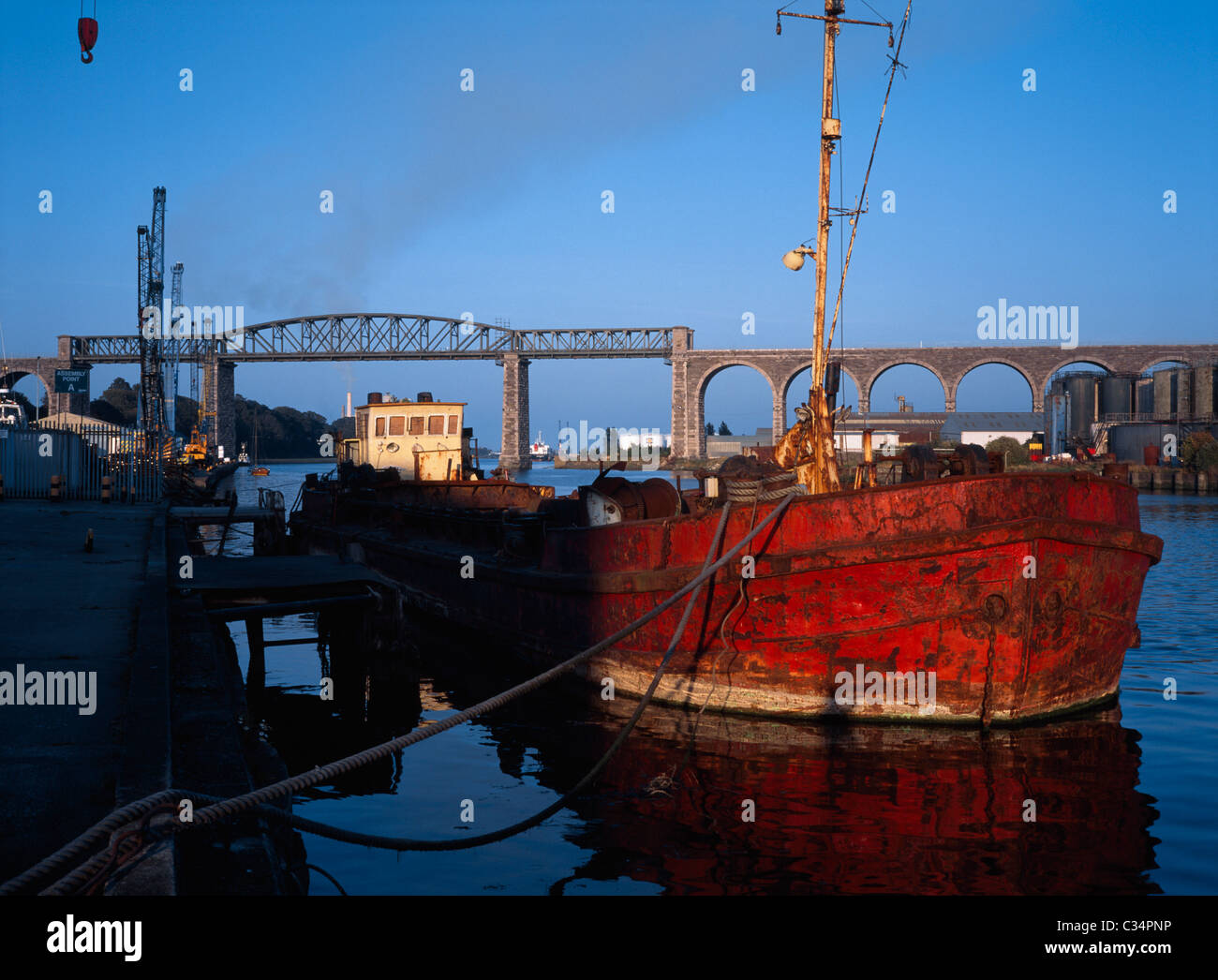 Drogheda, Co Louth, Irland; alten Barge am Fluss Boyne Stockfoto