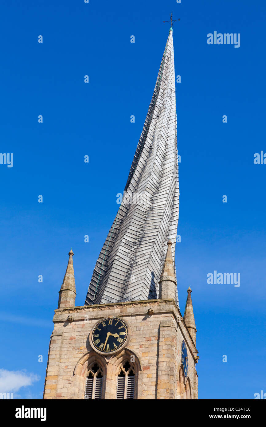 Str. Marys Kirche Chesterfield mit einer berühmten verdrehte Turmspitze Derbyshire England GB UK EU Europa Stockfoto