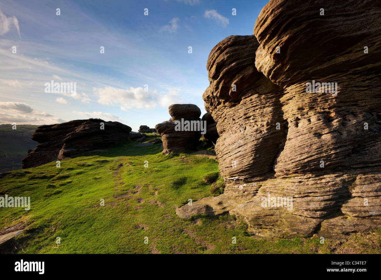 Gritstone Felsen auf Froggatt Edge Derbyshire Peak-District-Nationalpark England GB UK EU Europa Stockfoto