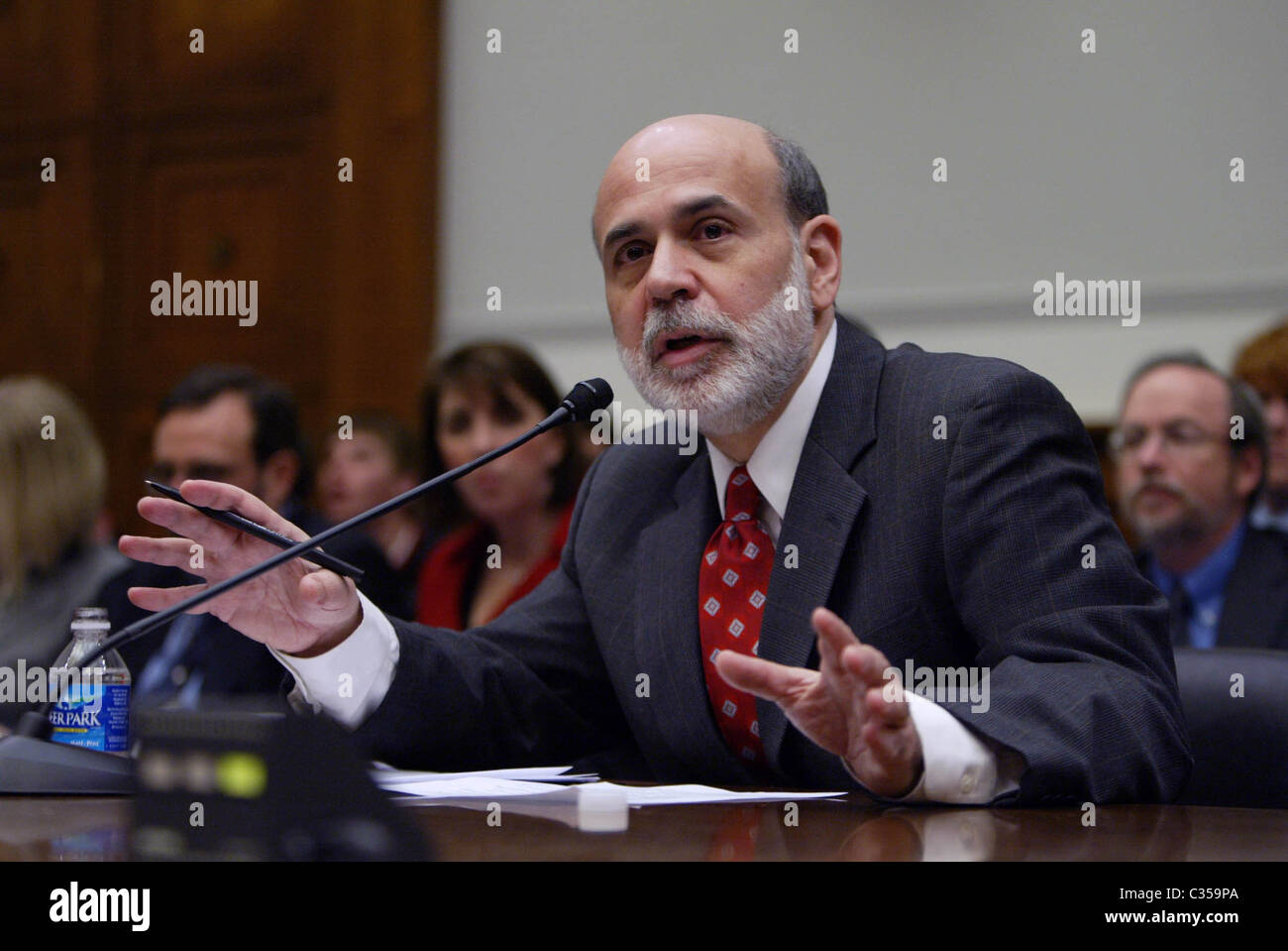 Federal Reserve Board Chairman Ben Bernanke bezeugt, während einer Anhörung vor dem House Financial Services Committee auf Capitol Stockfoto