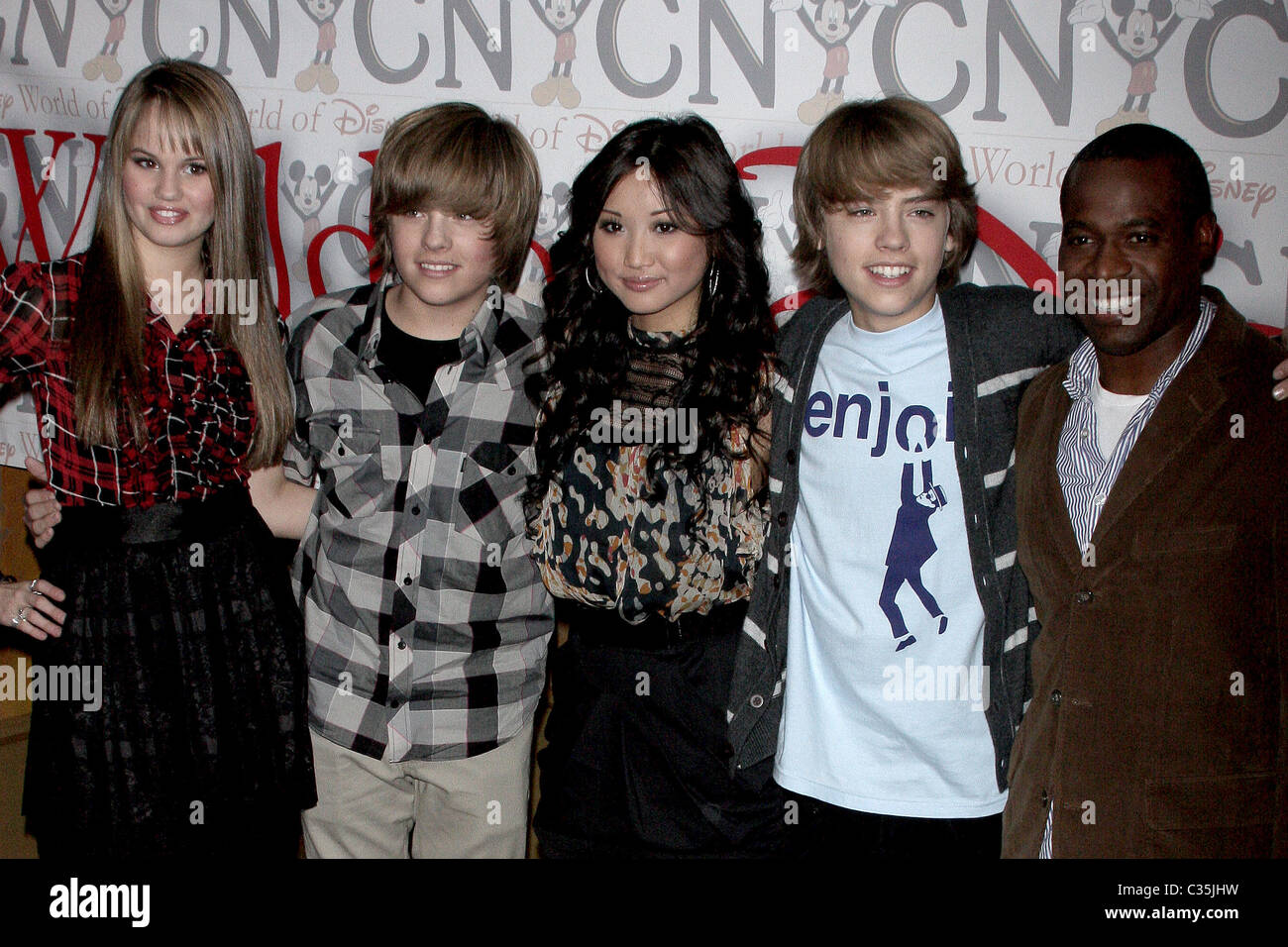 Debby Ryan Dylan Sprouse Brenda Song Cole Sprouse Und Phill Lewis 