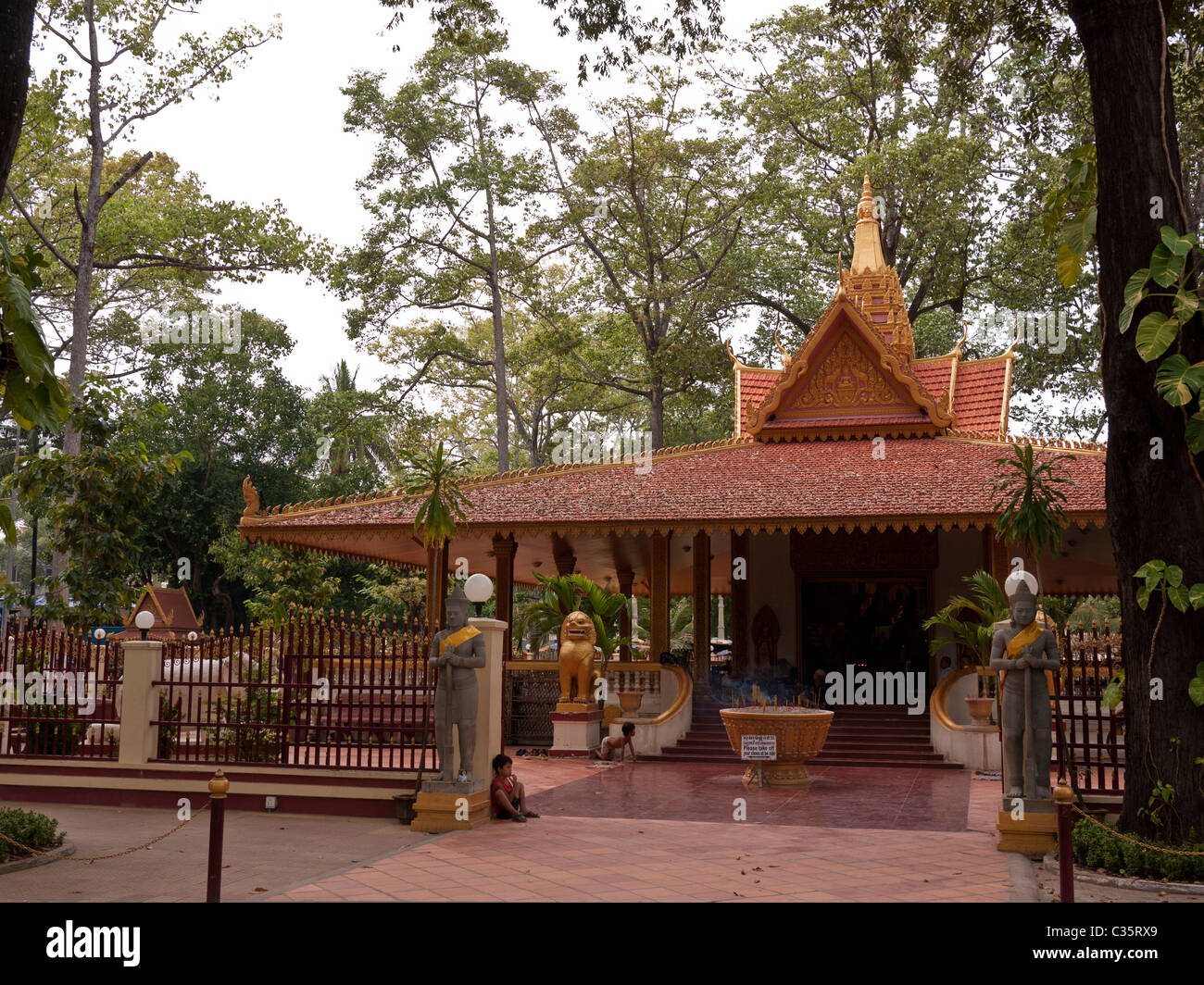 Preah Ang Chek und Preah Ang Chorm Schrein, Unabhängigkeit Palastgärten, Siem Reap, Kambodscha Stockfoto