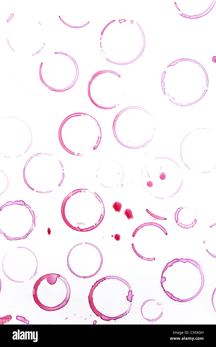 Nahaufnahme von Weinglas Flecken auf weißem Hintergrund Stockfoto