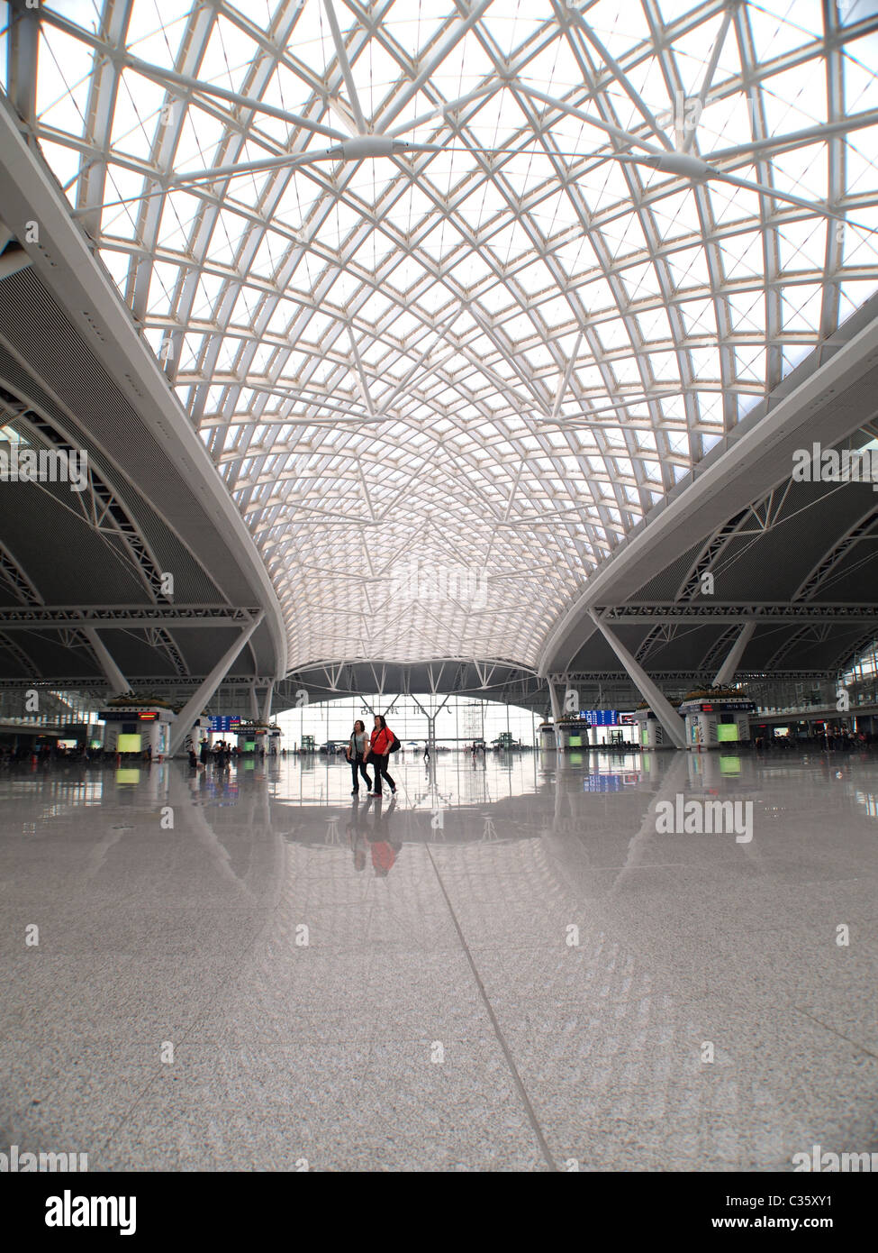 Moderne Architektur am Bahnhof in Guangdong Stockfoto