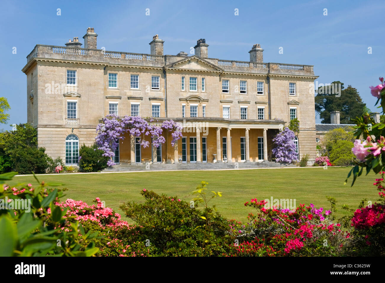 Exbury Gardens, Lionel de Rothschild Rhododendren & Azaleen Reserve, Inchmery House klassizistische Herrenhaus umgebaut 1920's Stockfoto