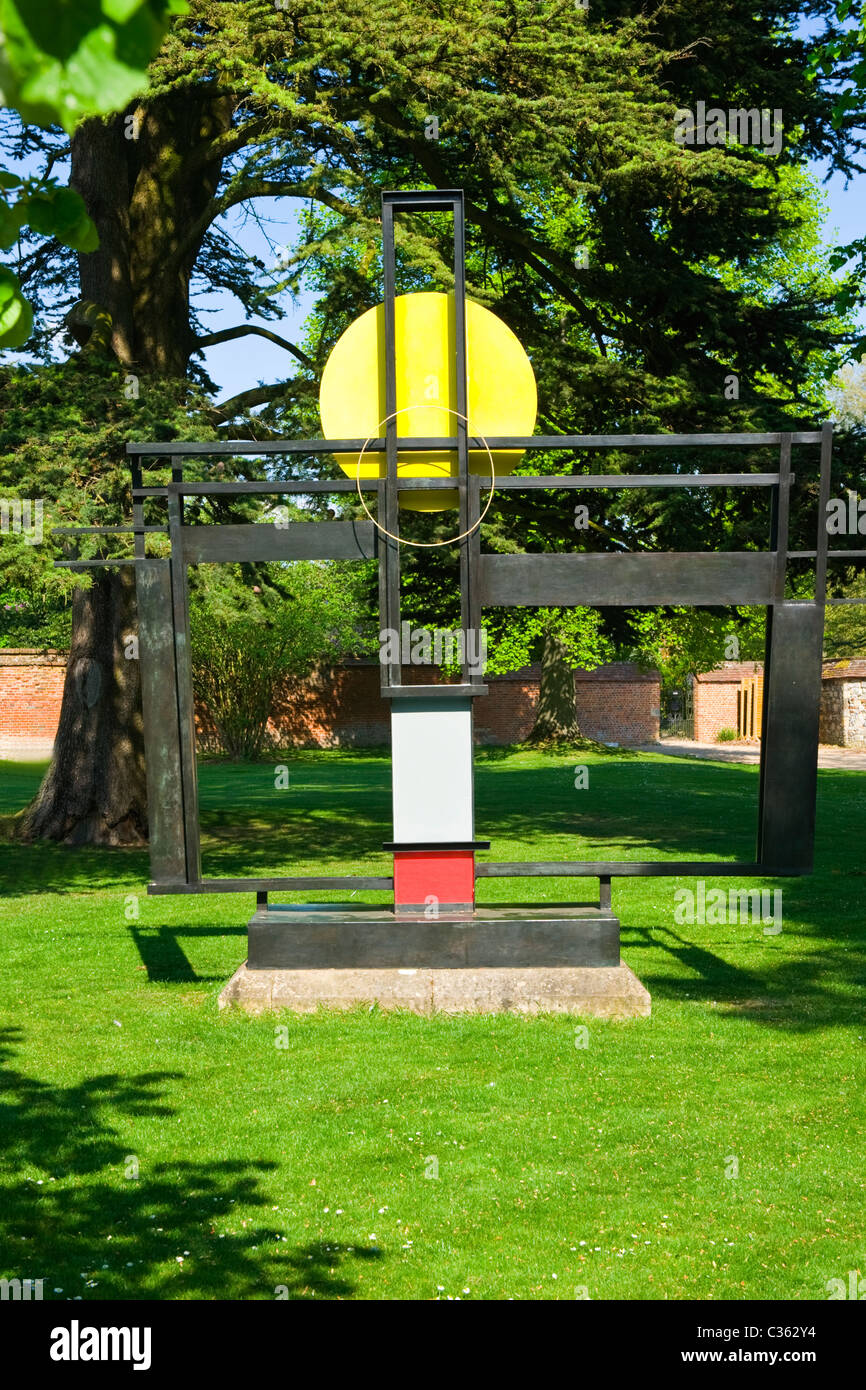 Winchester City, Bau (Kreuzigung) Hommage an Mondrian durch Dame Barbara Hepworth 1966 Stockfoto