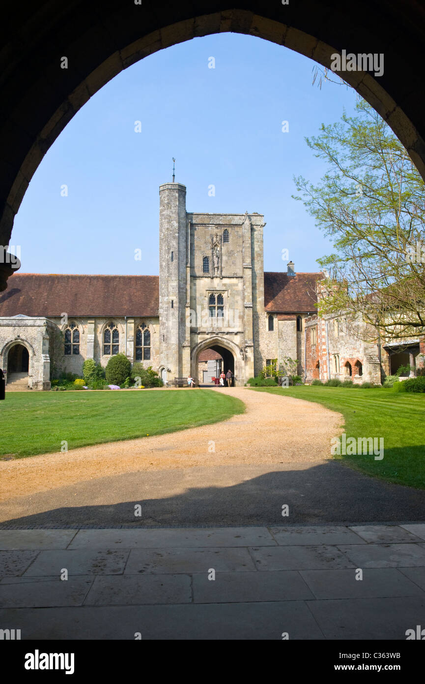 Winchester, St Cross Hospital & Armenhaus der edlen Armut ca 1132-1136 Henry de Blois, mittelalterlichen Turm, Speisesaal und Küche gegründet Stockfoto