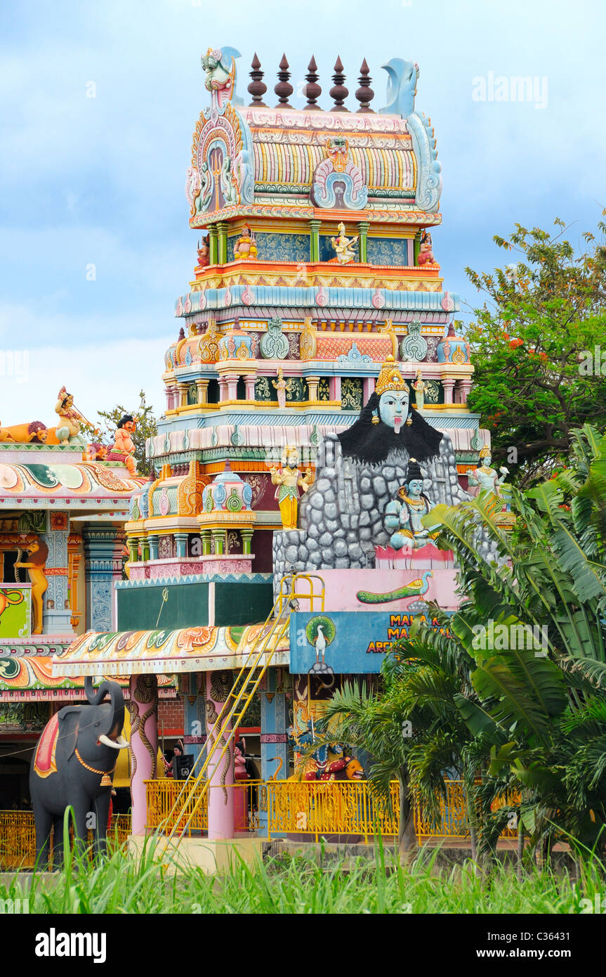 Ein Hindu Kali Tempel in der Nähe von Medine Estate und Zucker Mühle in Médine, Black River, Mauritius. Stockfoto